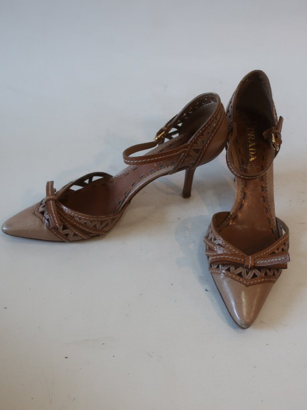 Authentic Womens Prada Beige Brown Cut Out Leather Bow Heels Pump 37.5 US/7.5
